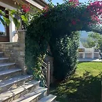 The Villea - 5 Bed House In