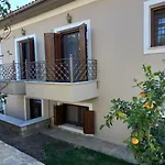 The Villea - 5 Bed House In Villa *