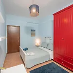 The Villea - 5 Bed House In *
