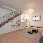 The Villea - 5 Bed House In Villa Alli Meria