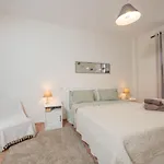 The Villea - 5 Bed House In