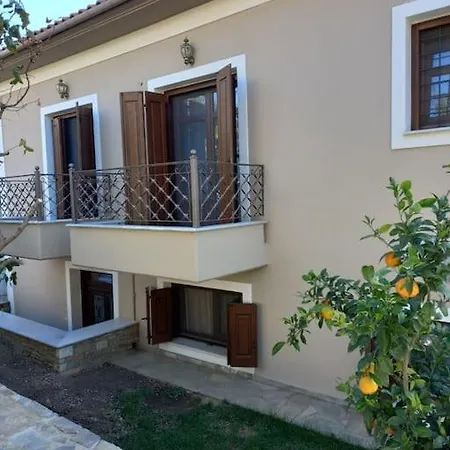 The Villea - 5 Bed House In Villa *
