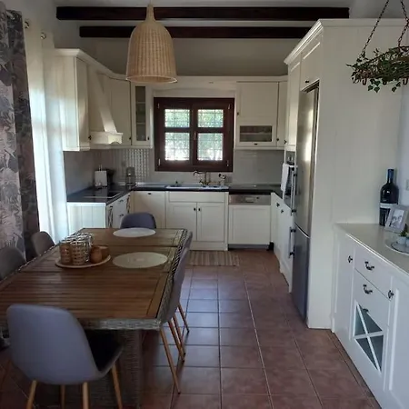 The Villea - 5 Bed House In * Alli Meria