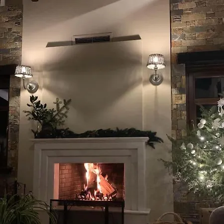 The Villea - 5 Bed House In