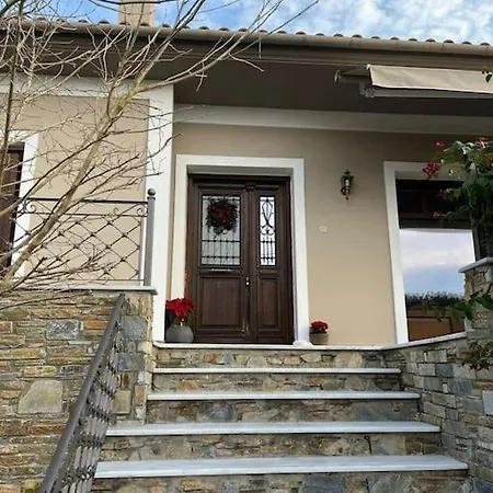 The Villea - 5 Bed House In *