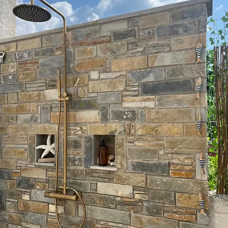 The Villea - 5 Bed House In Alli Meria