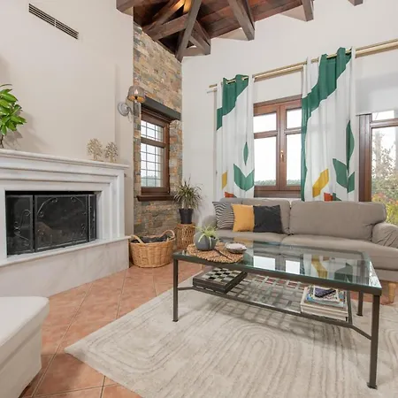 The Villea - 5 Bed House In 别墅 *