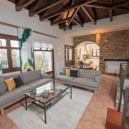 The Villea - 5 Bed House In Alli Meria