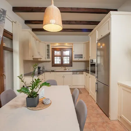 The Villea - 5 Bed House In * Alli Meria