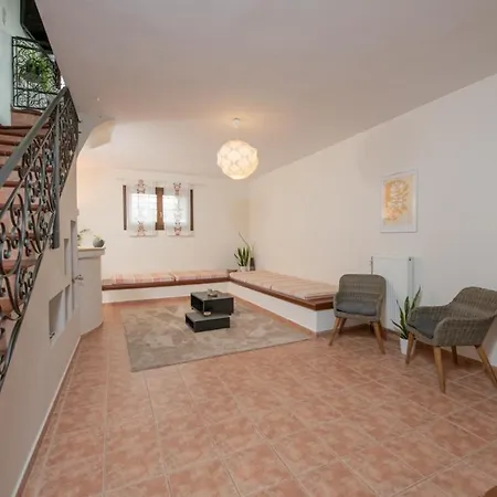 The Villea - 5 Bed House In Villa