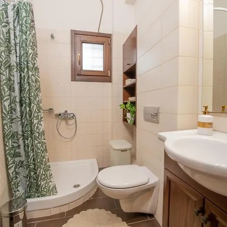 The Villea - 5 Bed House In * Alli Meria