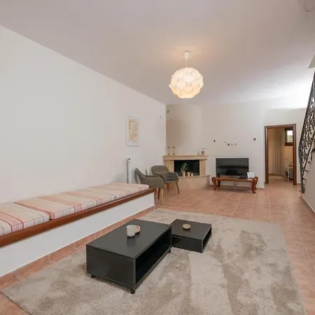 Villa The Villea - 5 Bed House In *