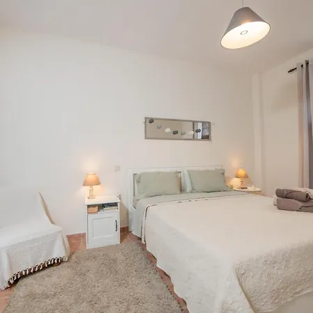 The Villea - 5 Bed House In