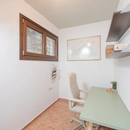 The Villea - 5 Bed House In Villa *