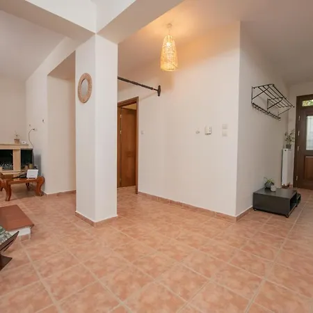The Villea - 5 Bed House In Villa *