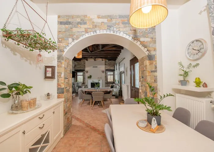 The Villea - 5 Bed House In Willa